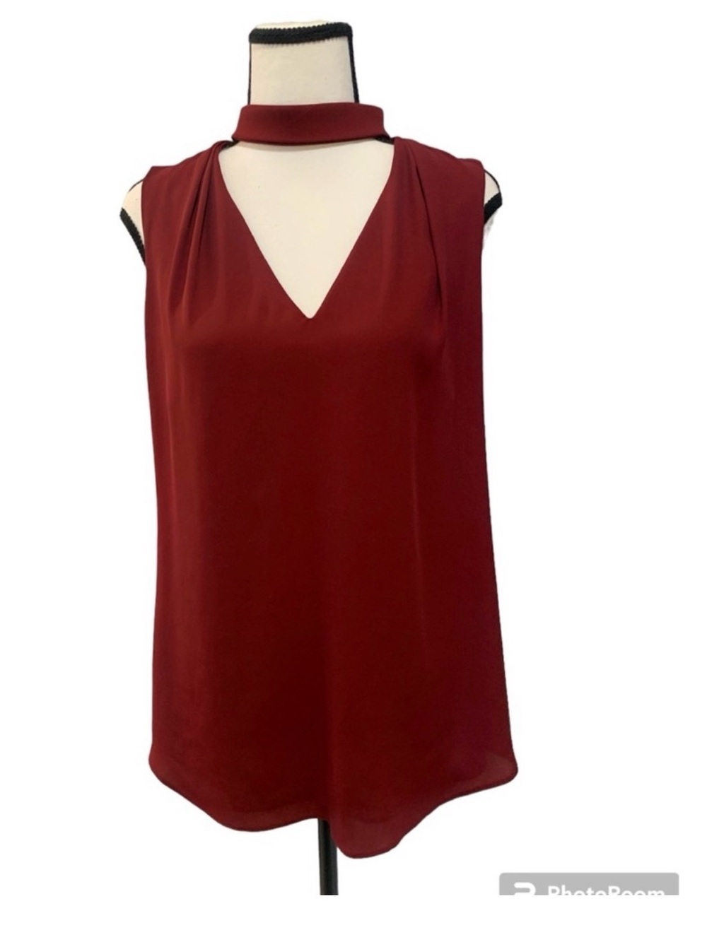 White House Black Market Sleeveless Choker V-Neck Top in Burgundy